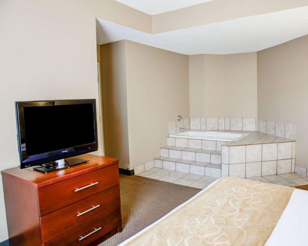 Suite, 1 King Bed with Sofa bed, Accessible, Non Smoking photo 1