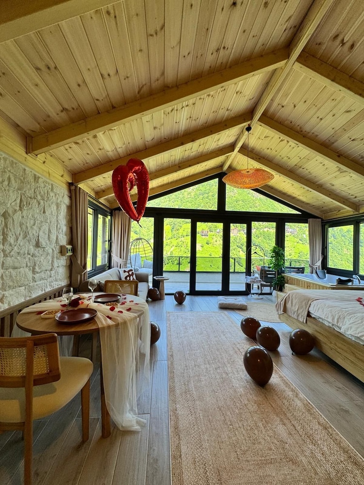 Honeymoon Cabin, River View photo 1
