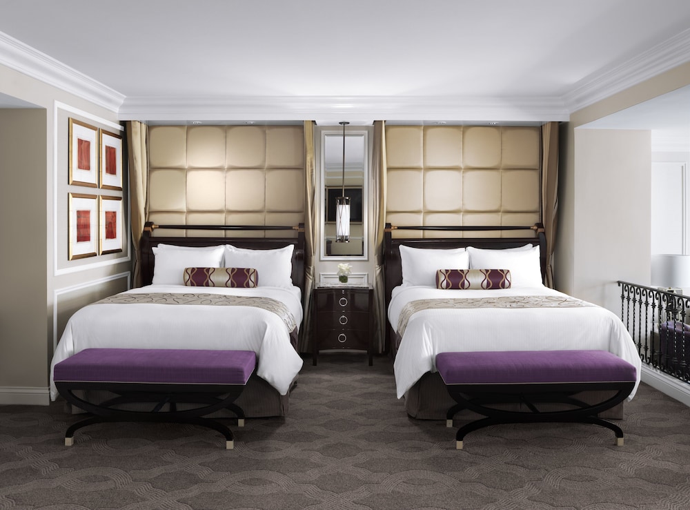 Newly Remodeled Prestige Club Lounge Premium Two Queen Suite