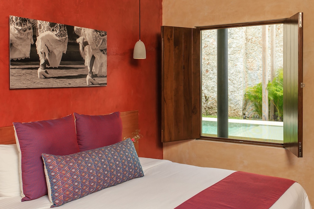 Deluxe Room, 1 King Bed photo 3