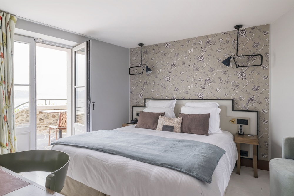 Chambre Double Deluxe, 1 très grand lit, balcon, vue mer Chambre Double Deluxe, 1 très grand lit, balcon, vue mer