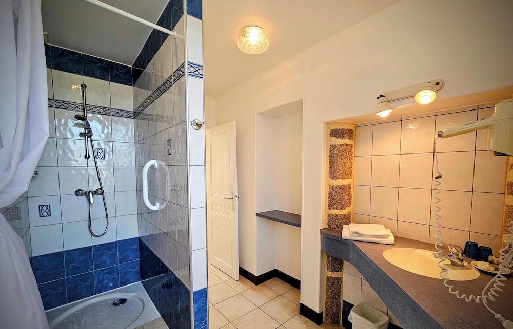 Superior Triple Room, Garden View photo 3