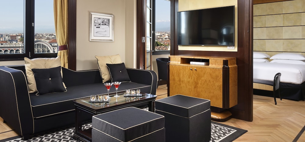 Suite, City View - Photo 1