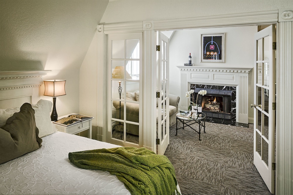 Grand King Suite 32 - Photo 1