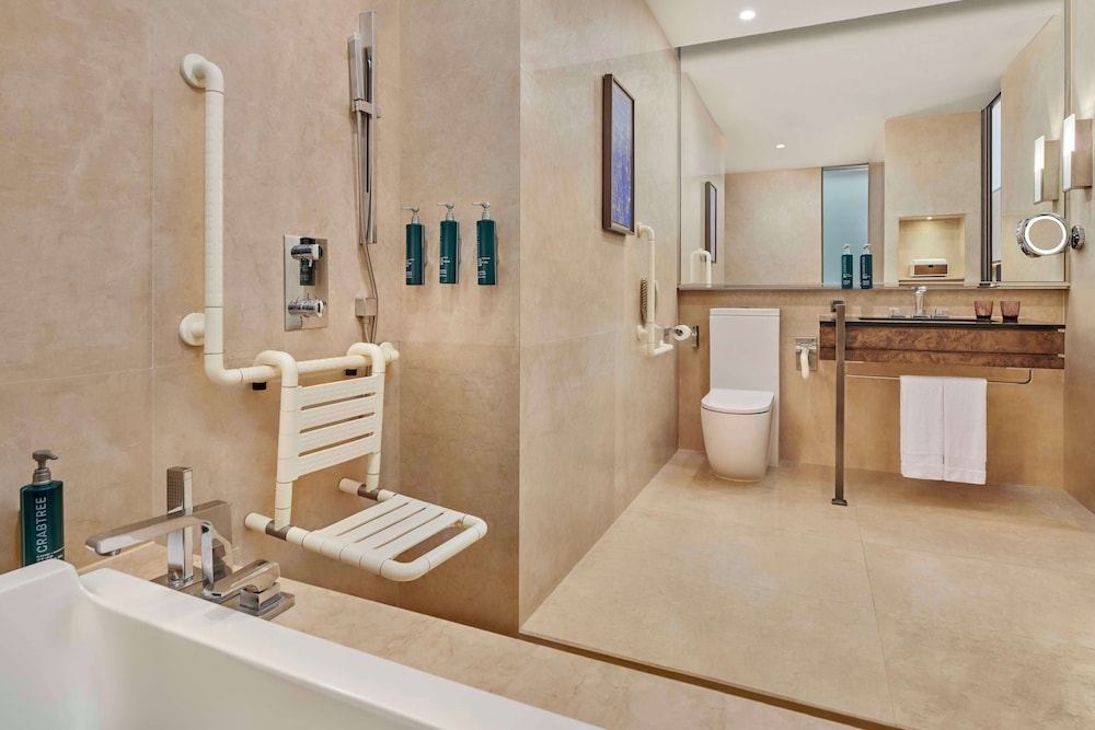 Deluxe Room, Accessible - Photo 5