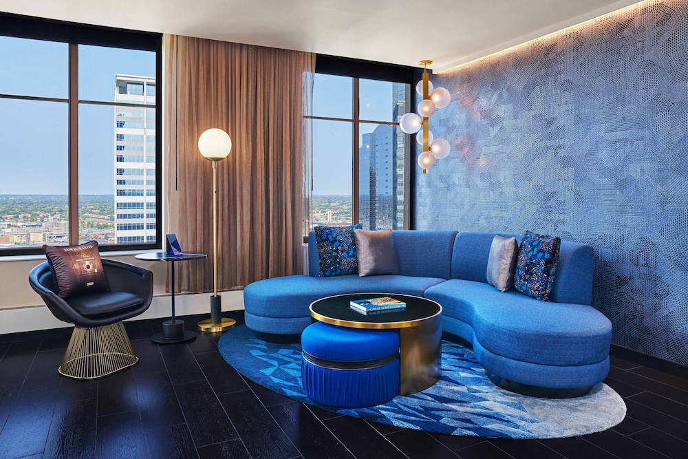 Suite, 1 King Bed - Photo 1