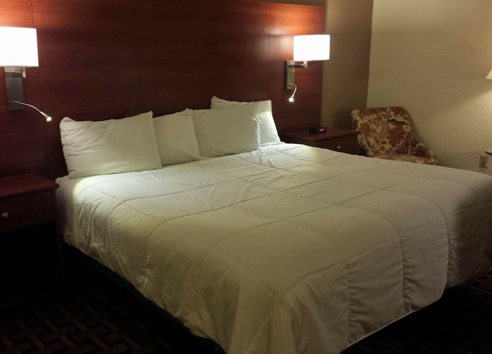 Studio Suite, 1 King Bed, Non Smoking - Photo 2