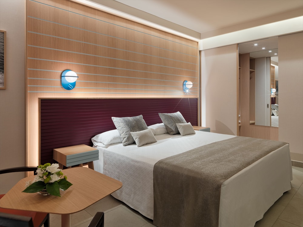 Standard Double or Twin Room - Photo 3