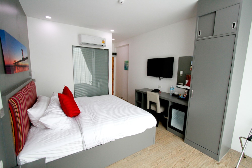 Deluxe King Room photo 3