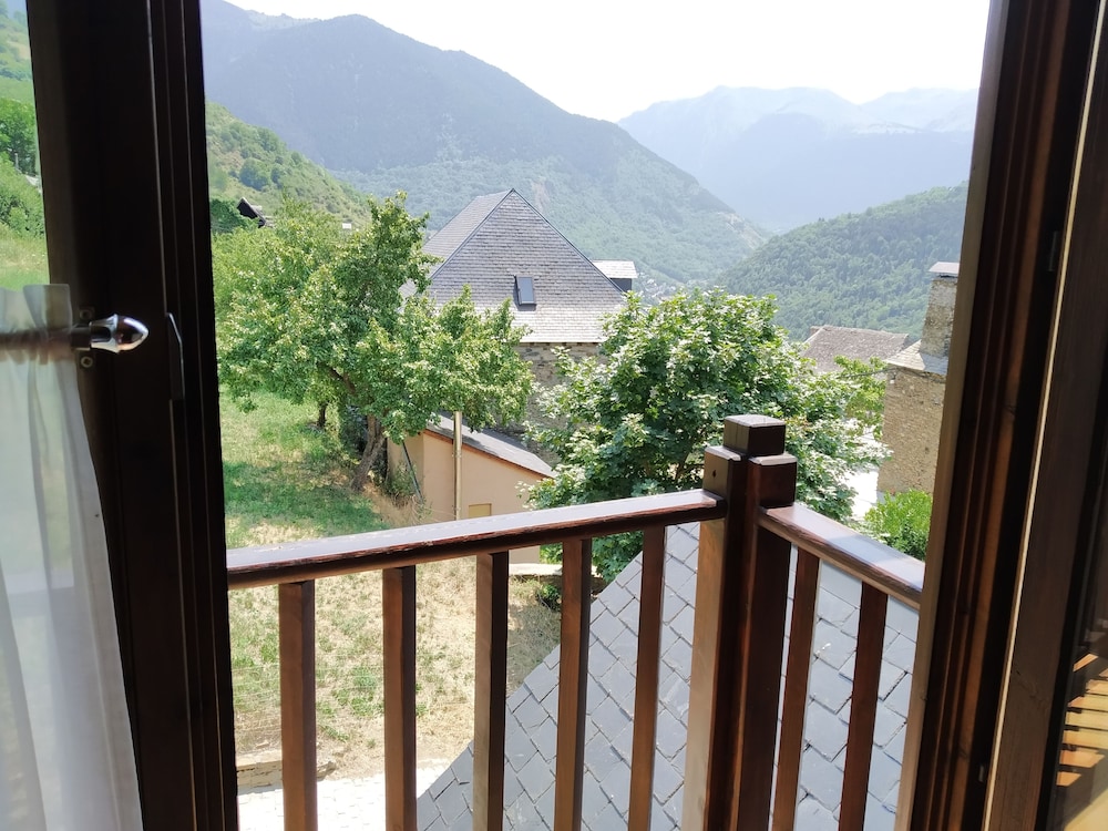 Standard Double Room, Balcony, Mountain View photo 3