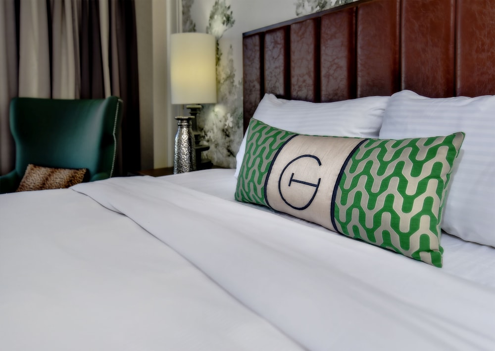 Suite, 1 King Bed, Tower