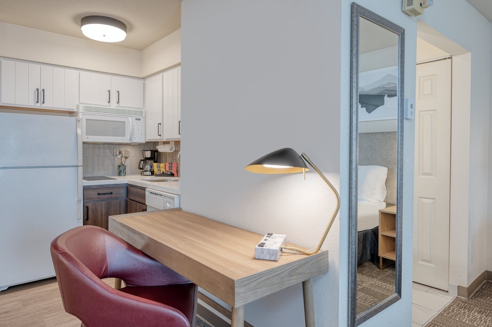 Suite, 1 Queen Bed, Accessible (Communications Accessible) - Photo 3