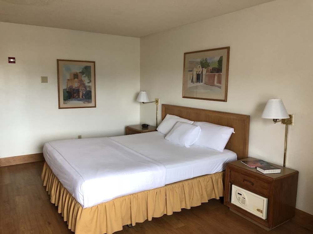 Standard Room, 1 King Bed, Non Smoking photo 1