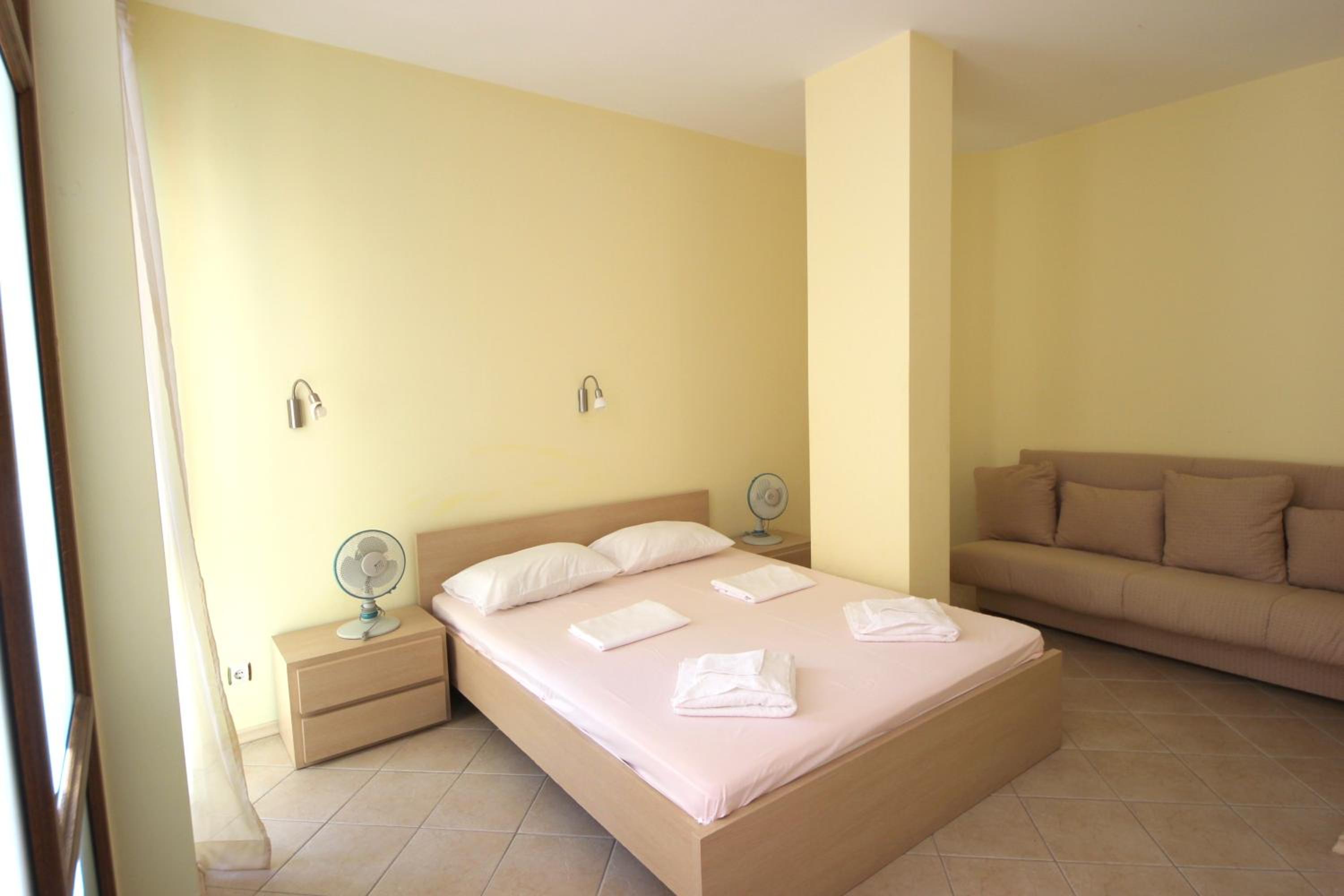 Superior One-Bedroom Apartment photo 2