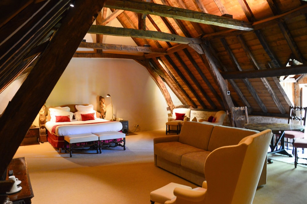 Superior Courtyard Suite, 1 Queen Bed or 2 Single Beds (upon availability) photo 1