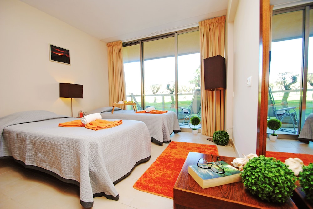 Apartment, 2 Bedrooms, Pool Access, Pool View
