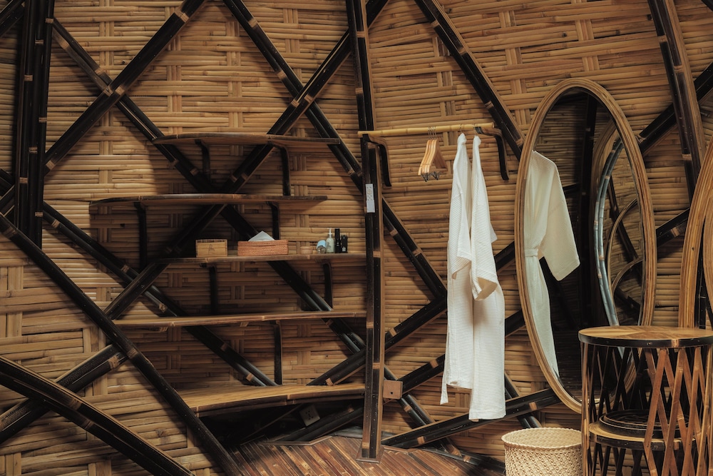 Kingfisher House - One Bedroom Bamboo Design