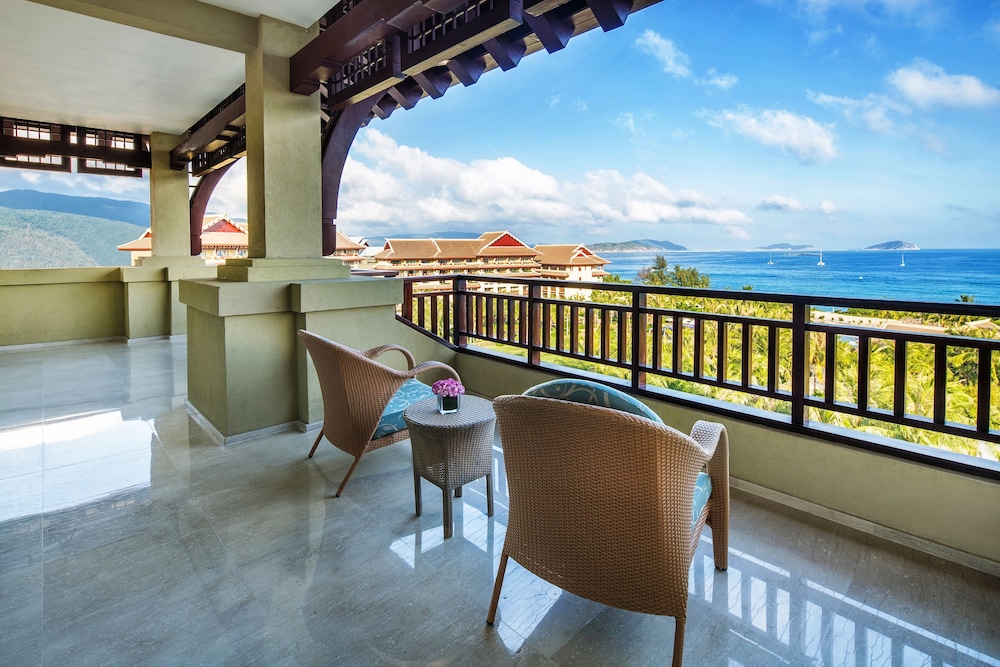 1BR Club Ocean View Suite photo 3