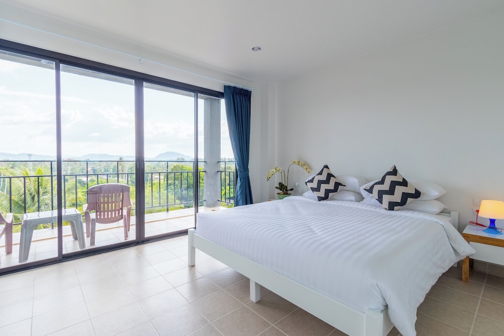 Suite, 1 King Bed, Garden View (Suite One Bedroom Garden View) photo 2