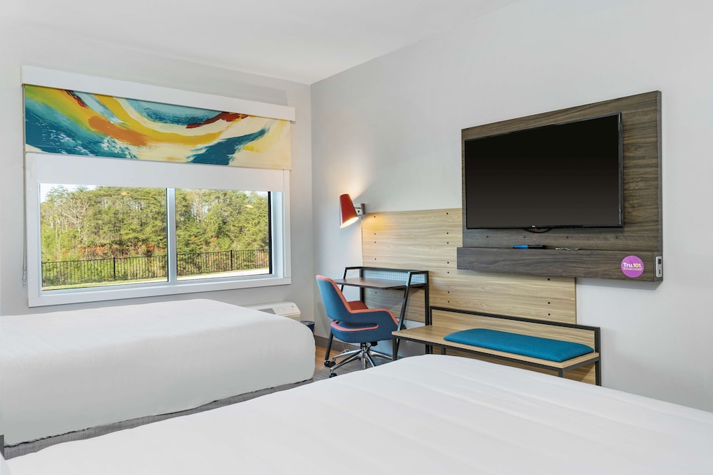 Room, 2 Queen Beds - Photo 11