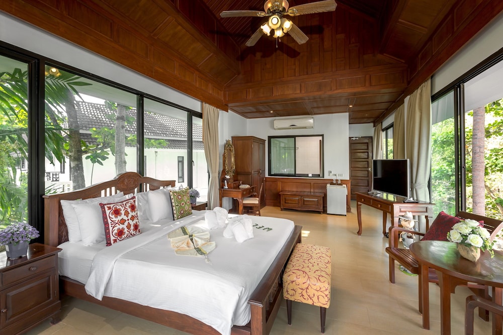 Poolside Villa - Photo 6