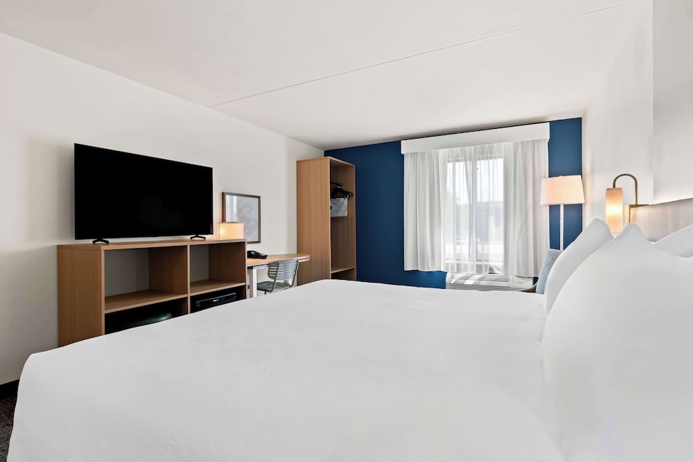 Room, 1 King Bed - Photo 3