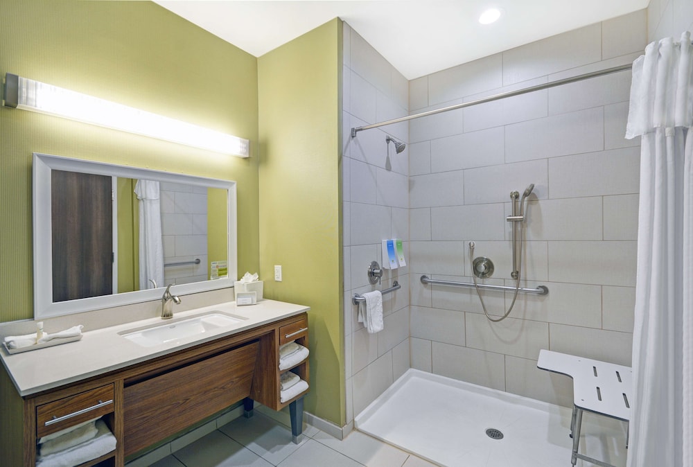 Suite, 2 Queen Beds, Accessible (Roll-In Shower) photo 1
