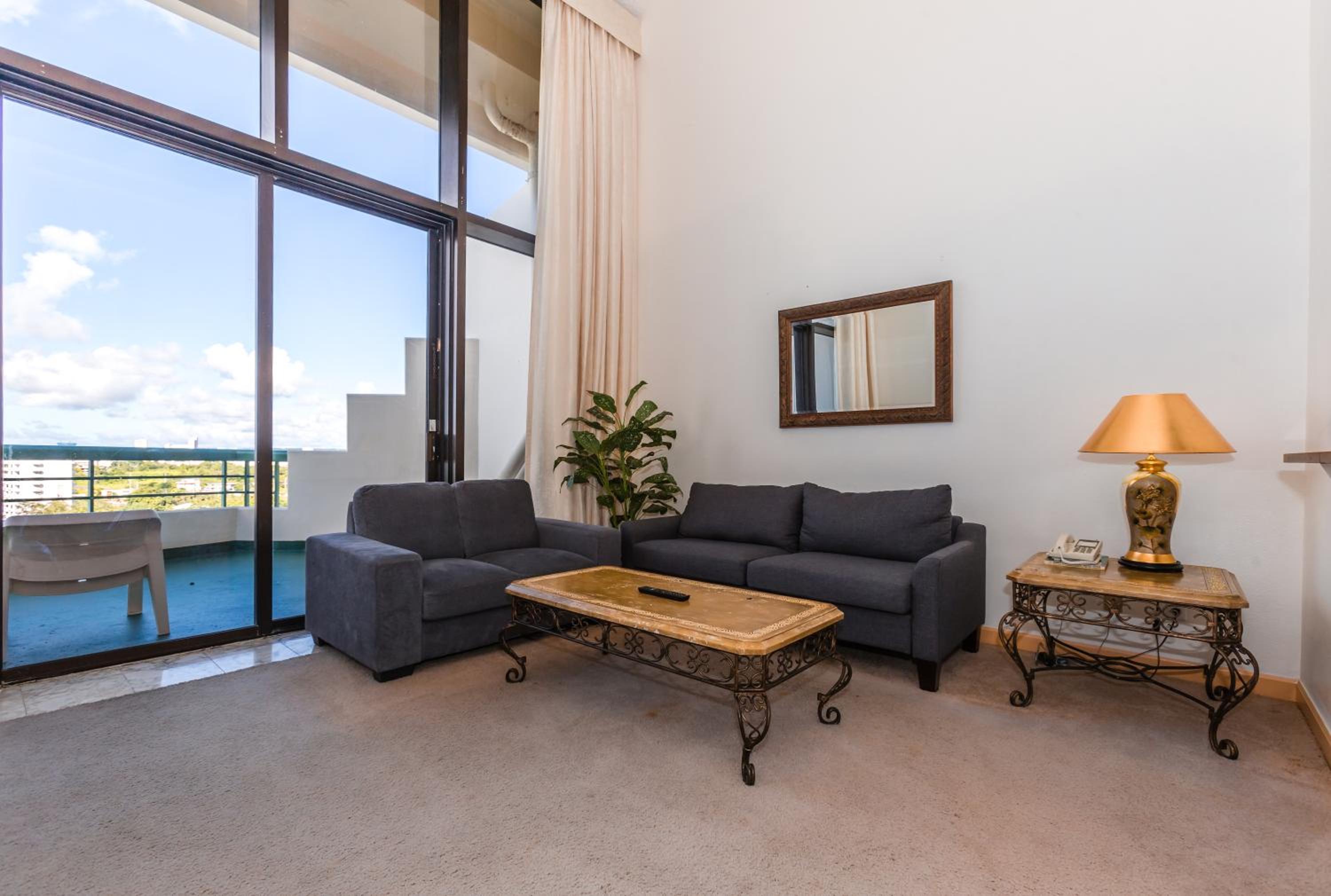 Three-Bedroom Apartment Penthouse (Penthouse Suite)