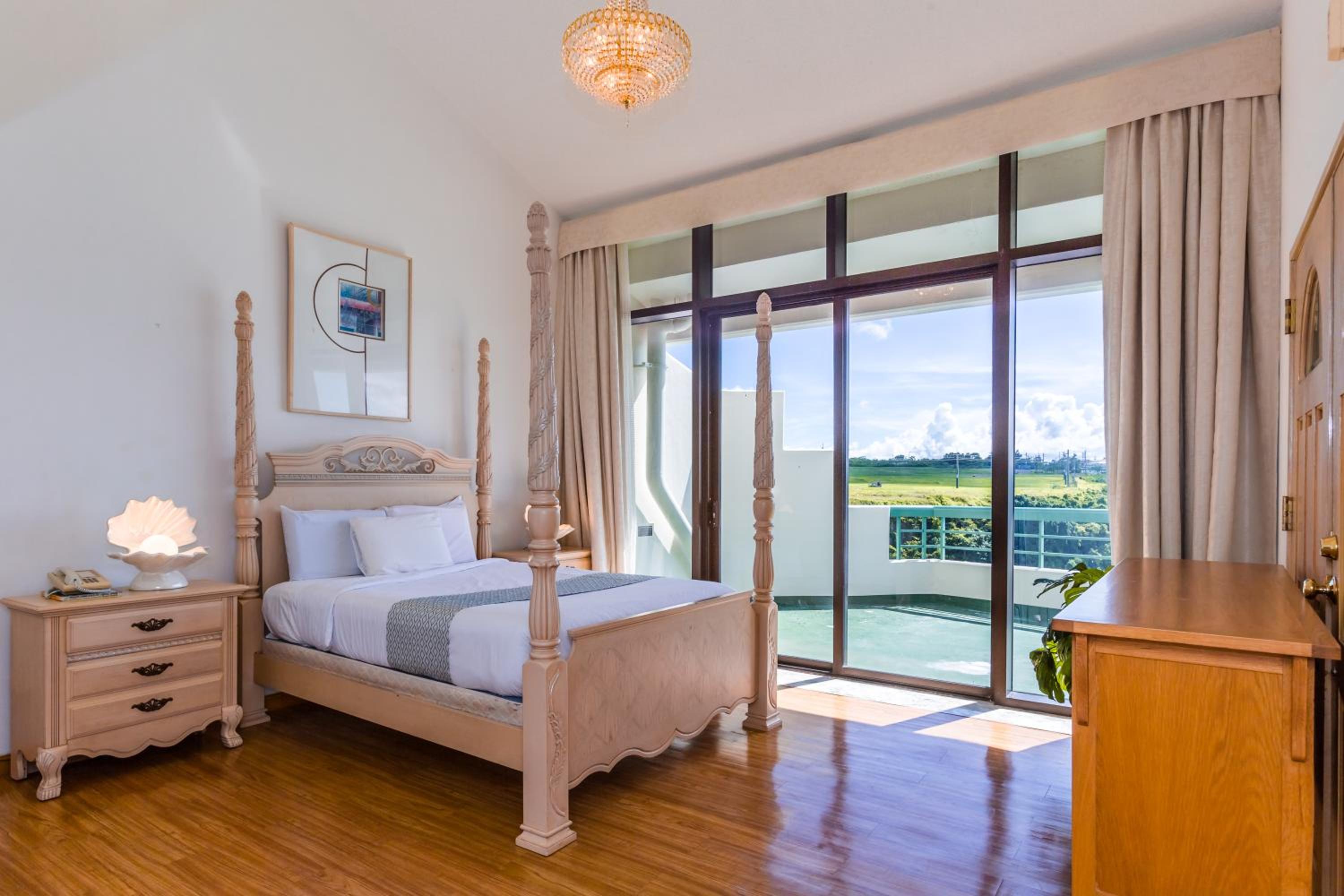 Presidential Four-Bedroom Suite (Premier Penthouse) photo 2
