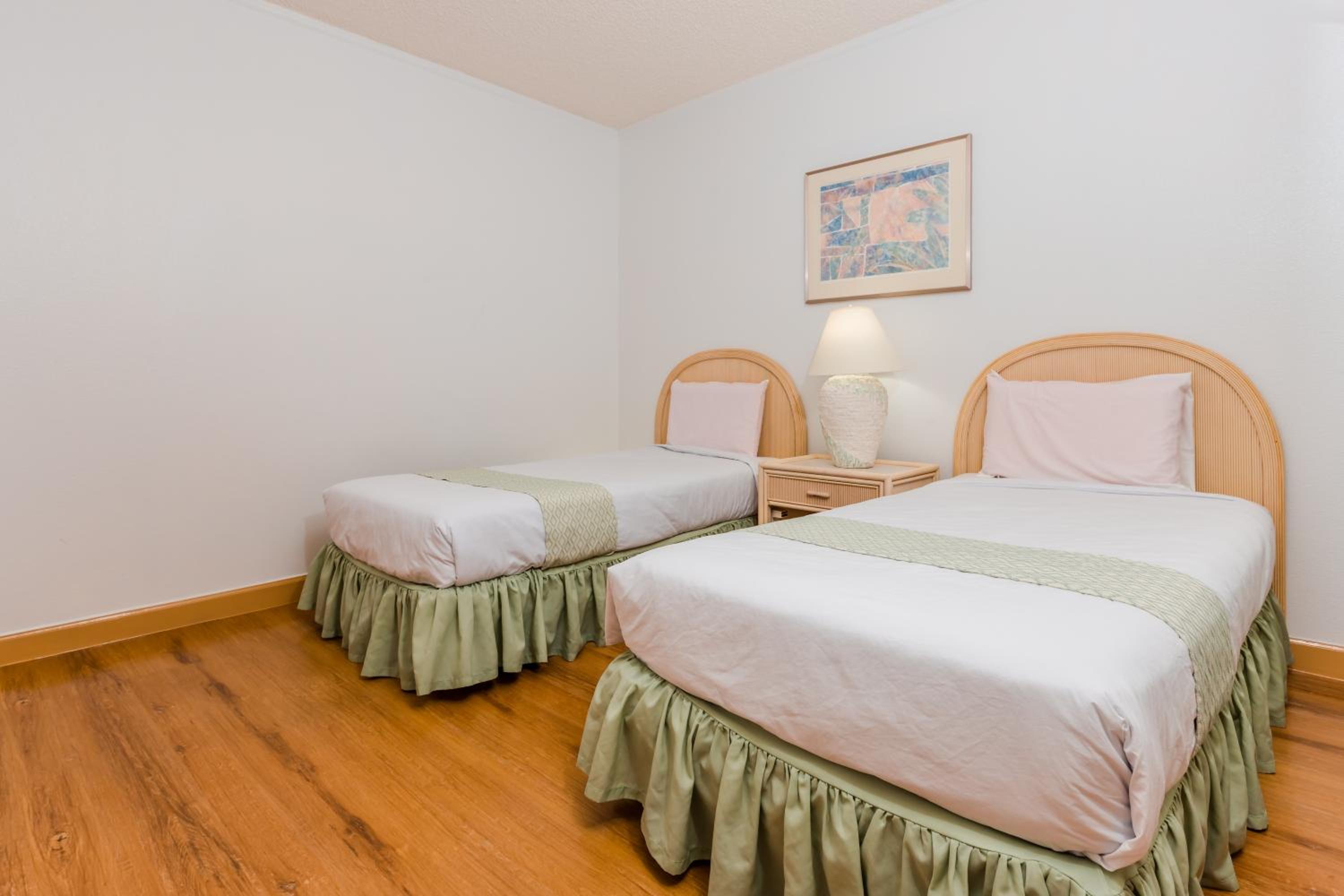  Three-Bedroom Suite with Partial Ocean View (Tropical Suite Deluxe) photo 1