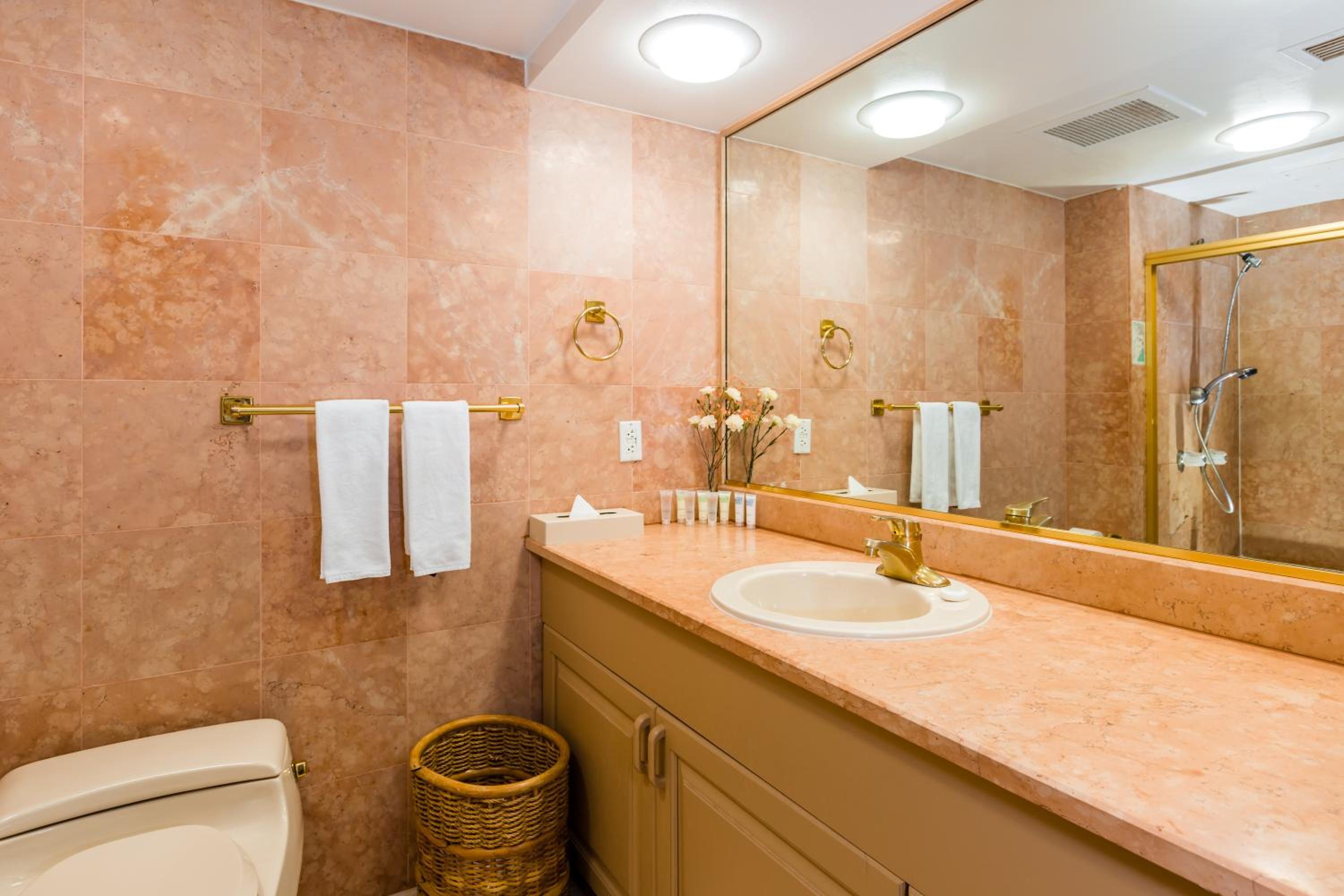  Three-Bedroom Suite with Partial Ocean View (Tropical Suite Deluxe) photo 2