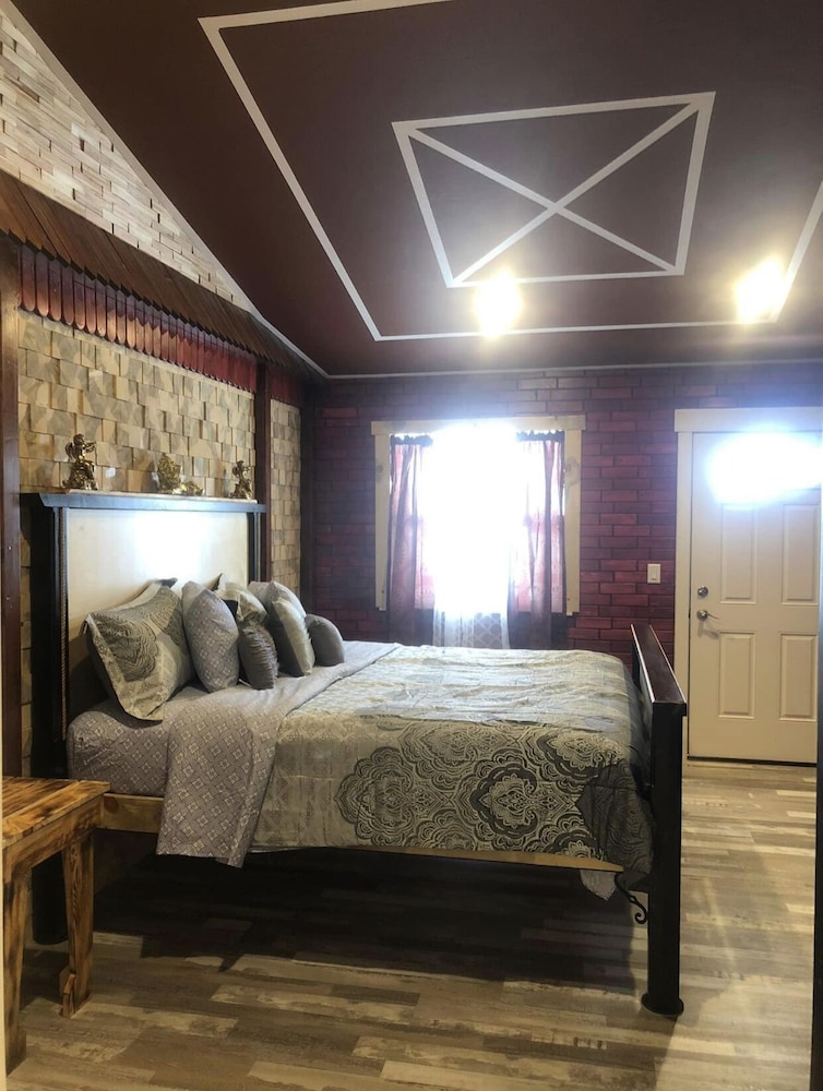 Honeymoon Room photo 2