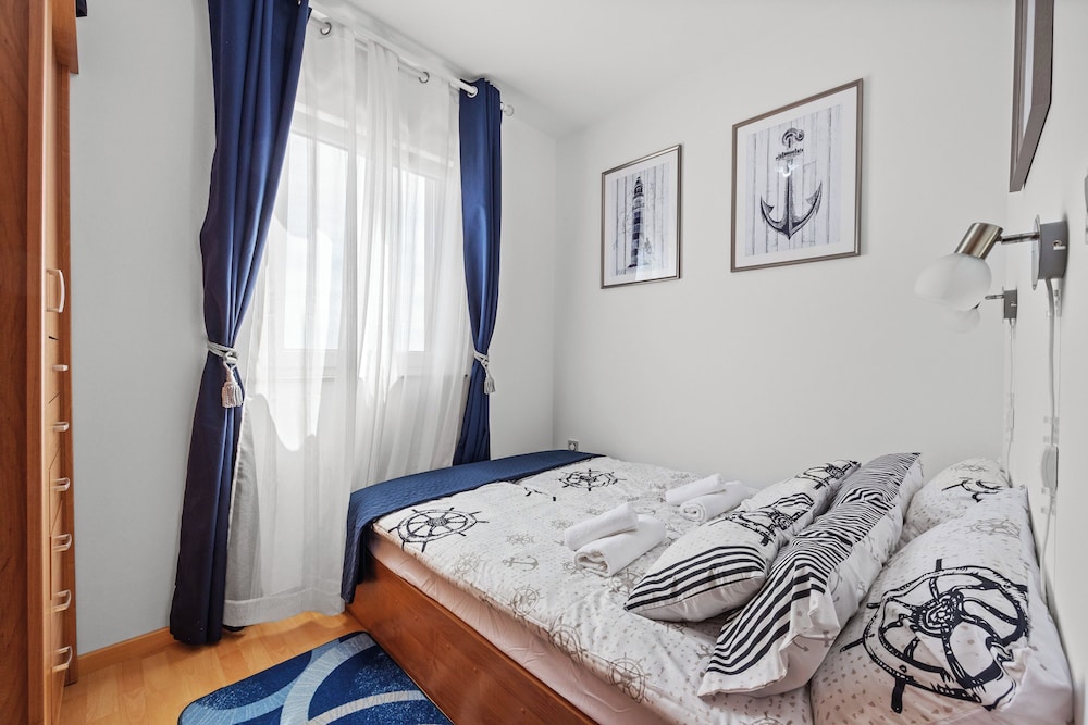 Family Apartment, 2 Bedrooms (Mery's Sunny Pool Apartment)