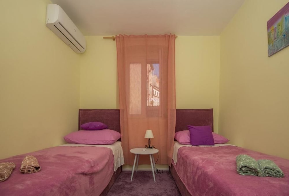 Twin Room (Purple) photo 1