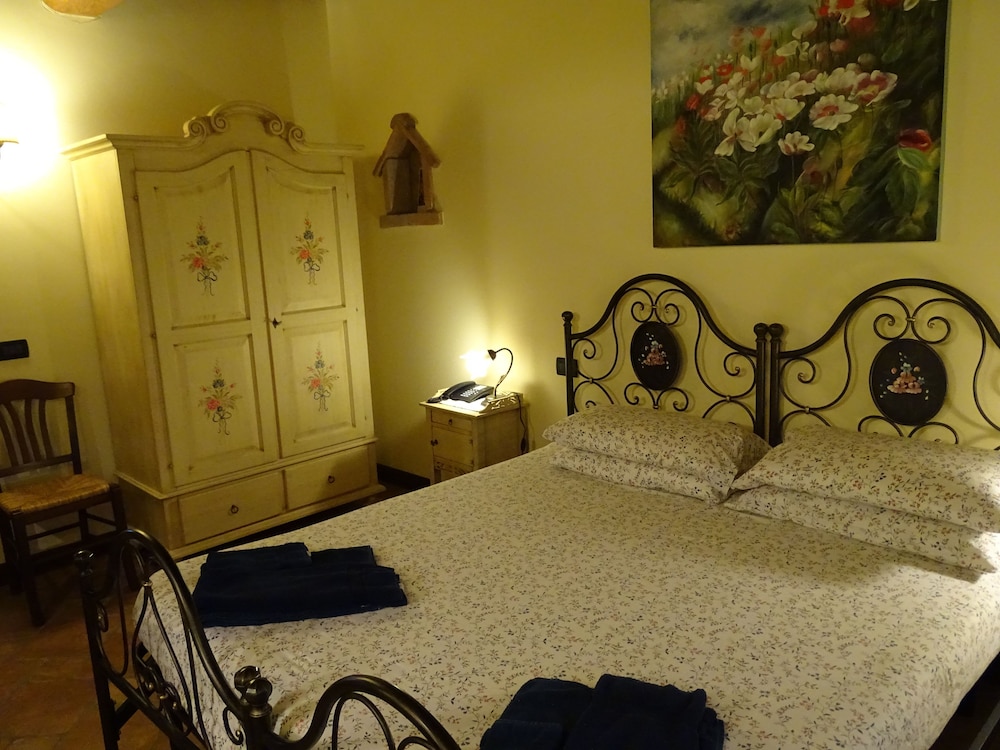 Classic Double Room, 1 Bedroom, Private Bathroom, Garden View photo 1