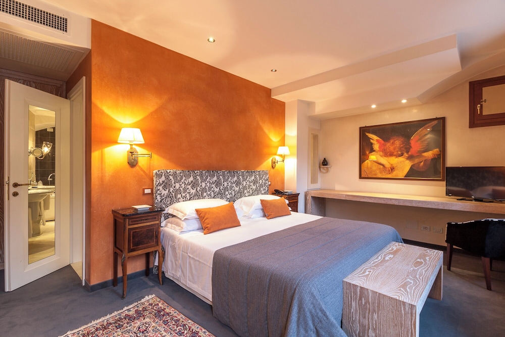 Deluxe Suite photo 3