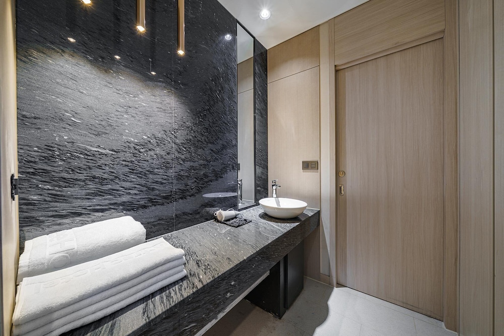 Royal Suite - Photo 12