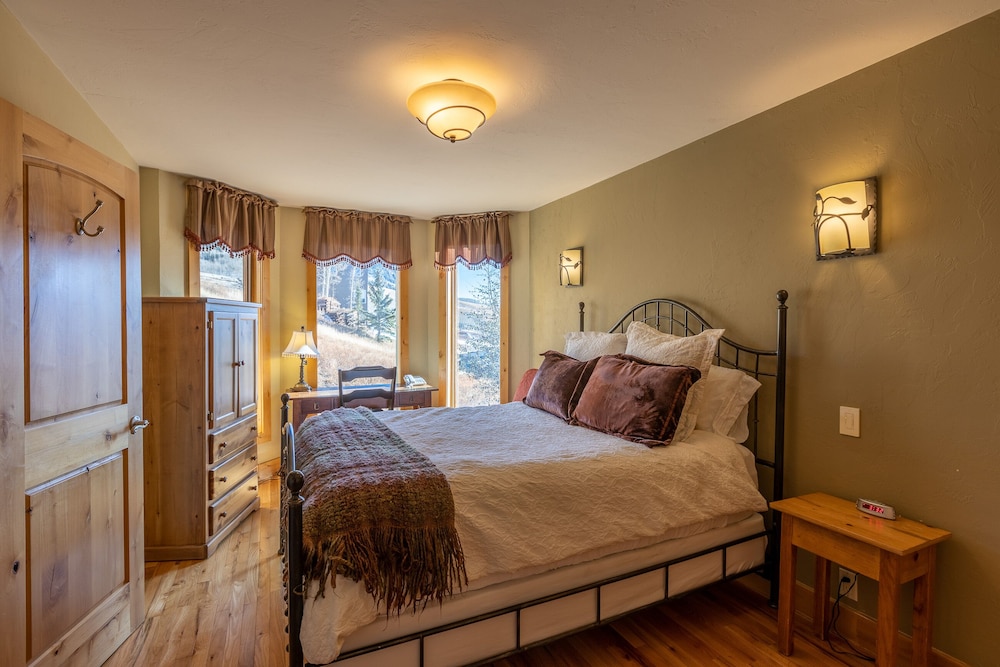 Premium Room (Not Pet Friendly and No Elevator) photo 1