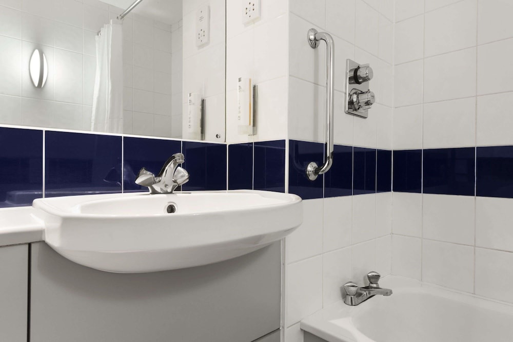 Room, 2 Twin Beds, Accessible, Non Smoking (Mobility) - Photo 7