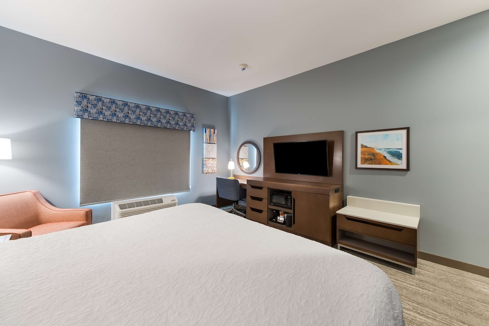 Room, 1 King Bed, Accessible, Non Smoking (Hearing) - Photo 4