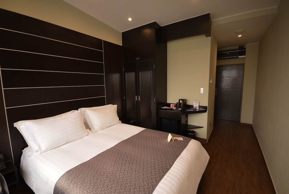 Standard Room, 1 Queen Bed - Photo 2