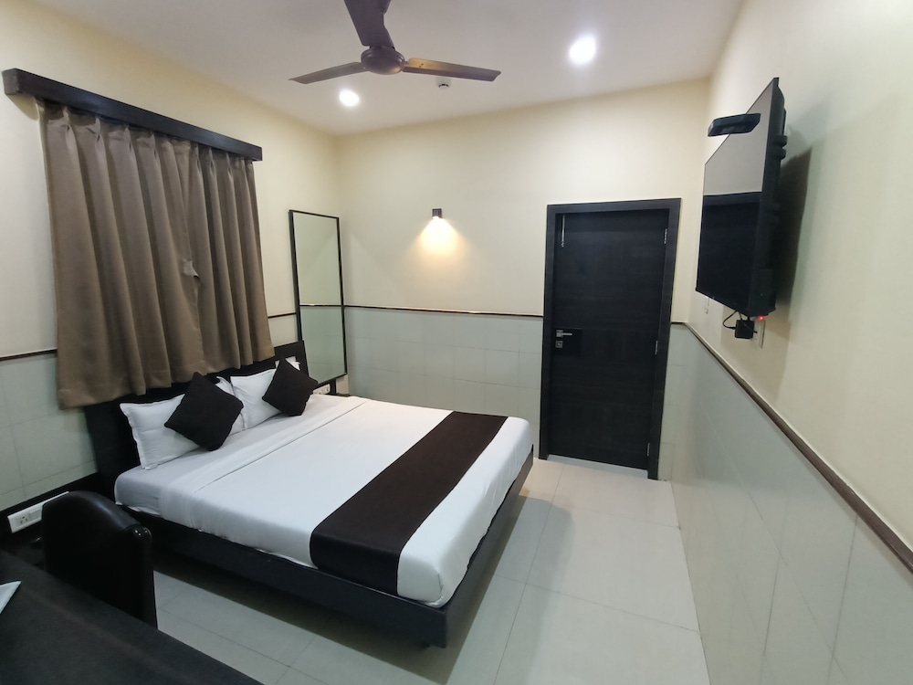 Deluxe Room - Photo 1