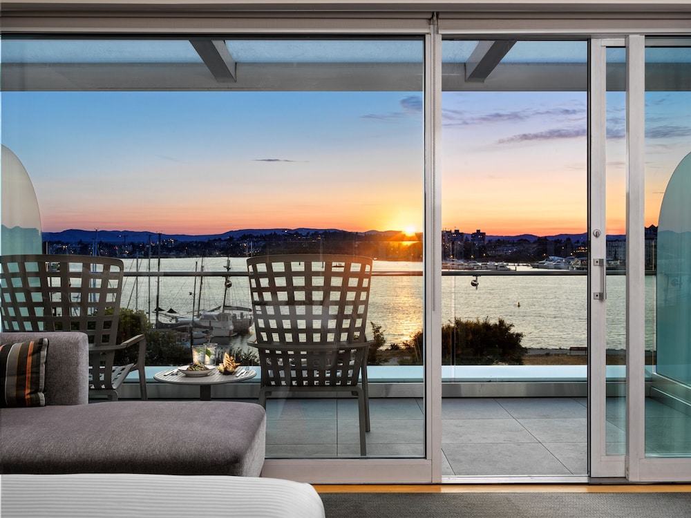 Premium Studio, 1 King Bed, Patio, Ocean View (Erickson Wing) - Photo 4