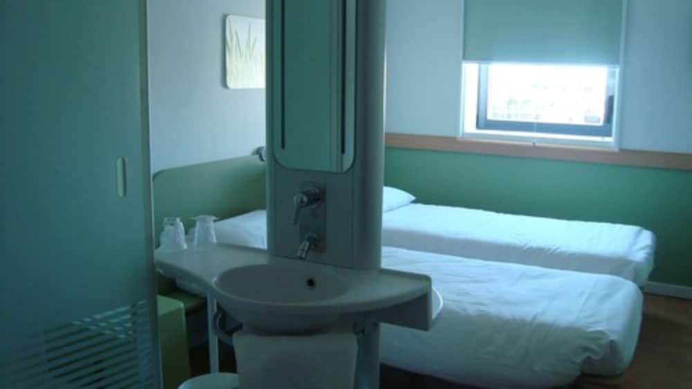 Twin Room, 2 Twin Beds photo 3