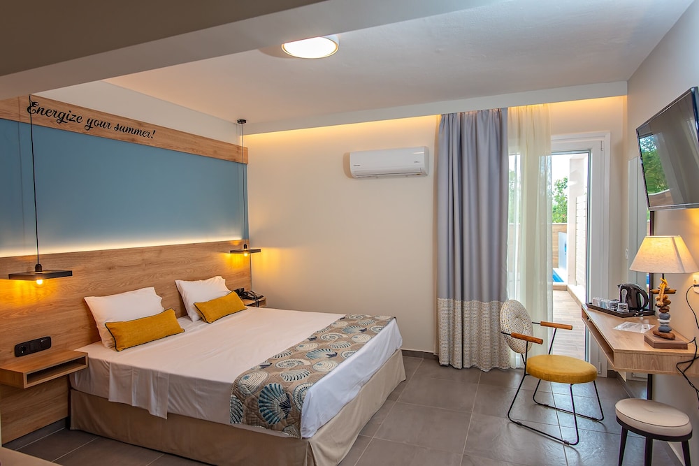 Suite, Private Pool, Garden View