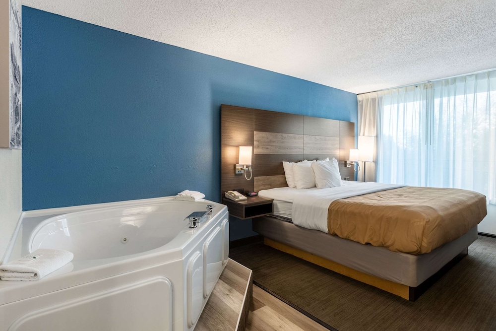 Suite, 1 King Bed, Non Smoking - Photo 7