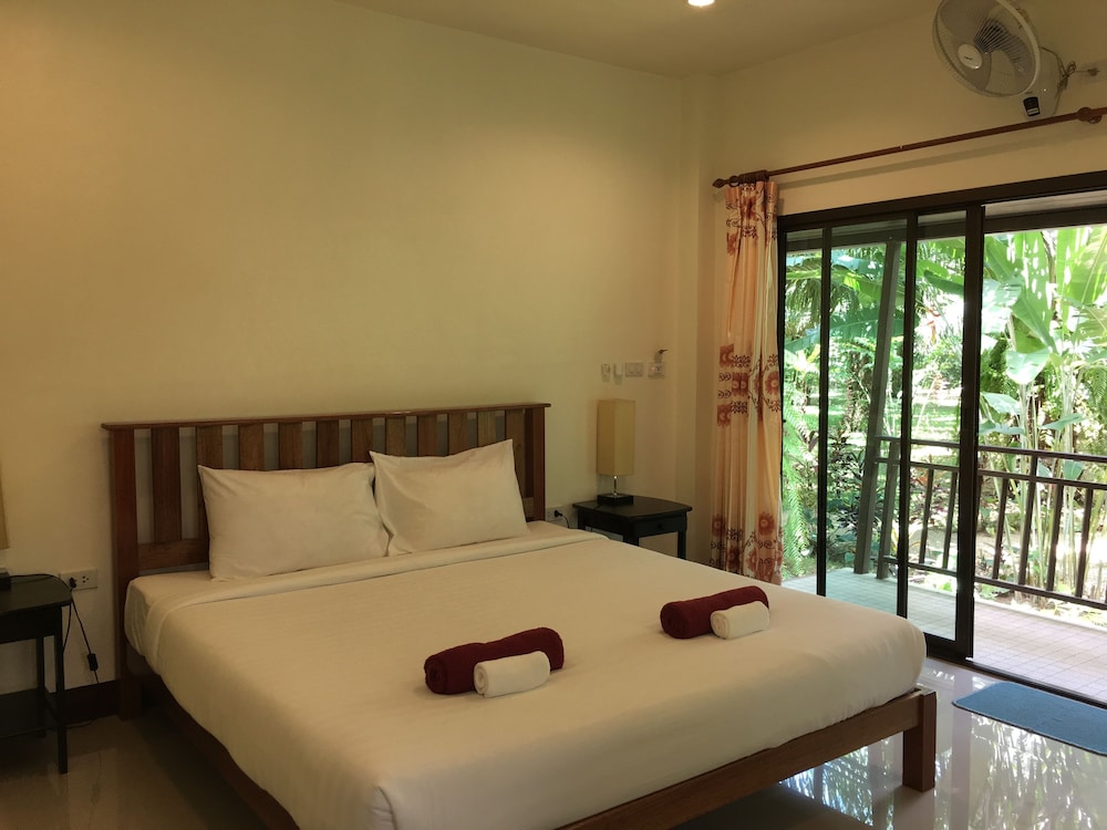 Double Fan Bungalow with Garden View