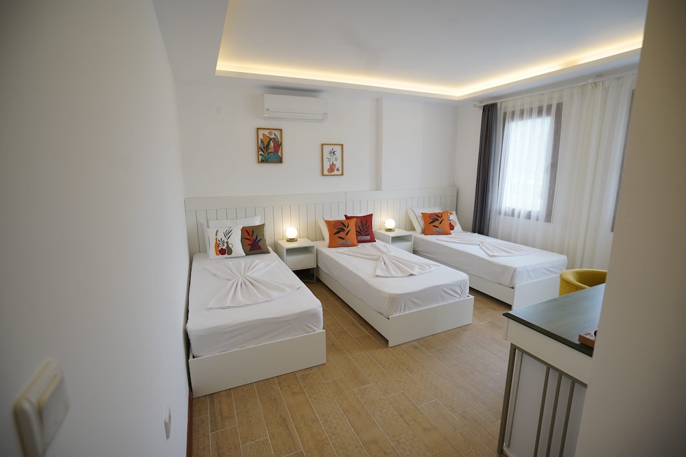 Executive Triple Room, 3 Twin Beds, Mountain View