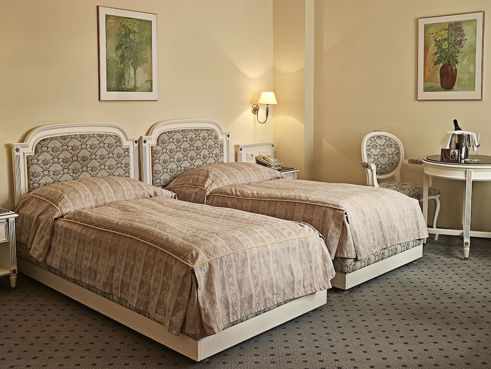 Standard Twin Room - Photo 3