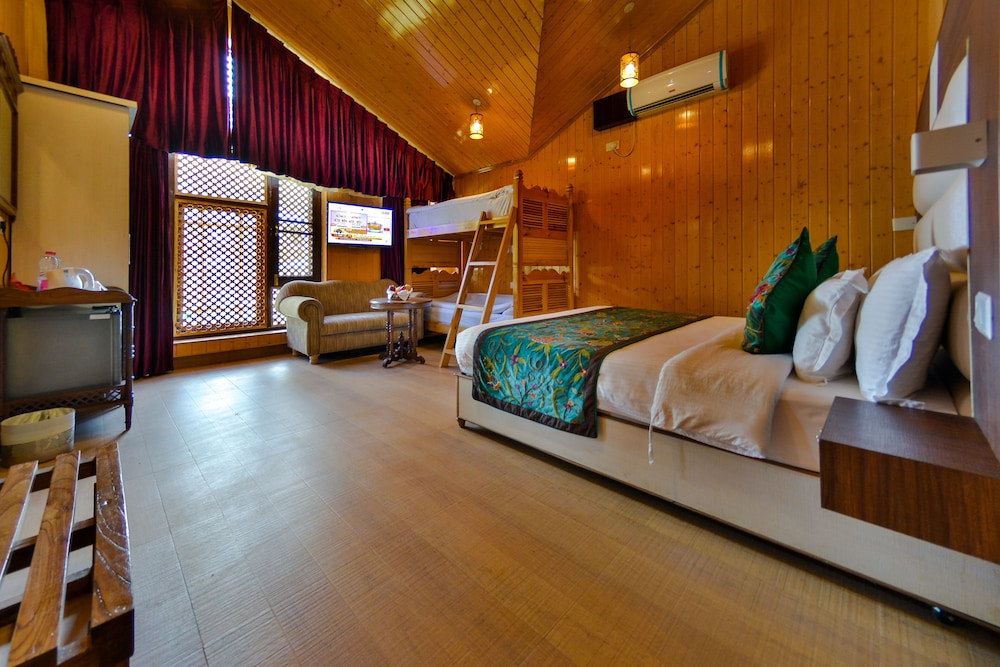 Super Deluxe Family Suite photo 2